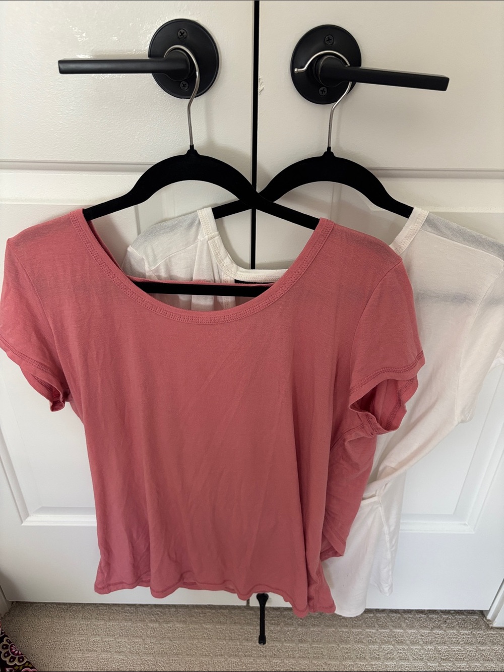 TWO Women’s Scoop Neck Short Sleeve Tee - Rosewood